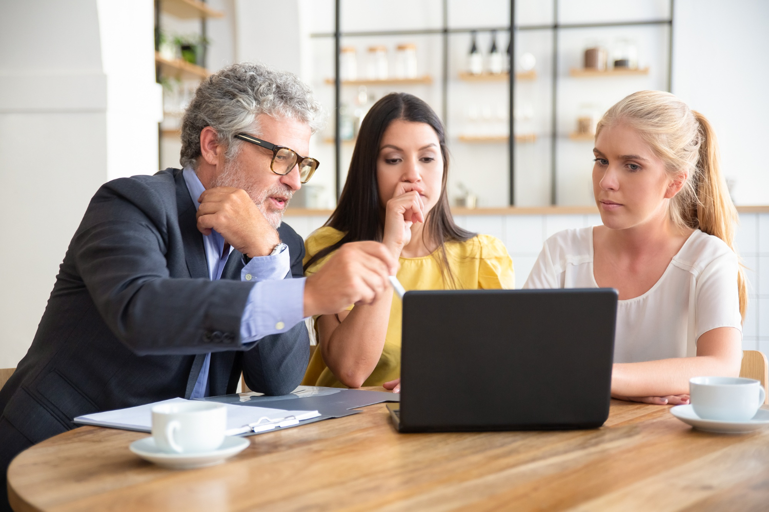 Explaining project details to customers